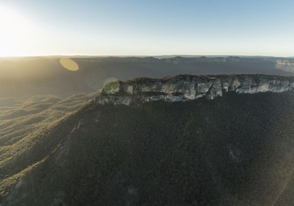 Capertee Valley, Blue Mountains Sun rising over Pantoneys Crown tableland, Capertee Valley in the picturesque Gardens of Stone National Park.