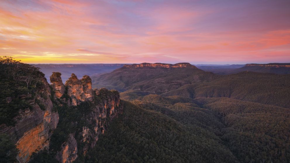 Sunrise over Jamison Valley in the Blue Mountains