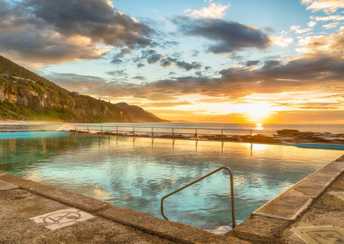 Coalcliff Pool, Wollongong Sunset at Coalcliff Pool, Wollongong