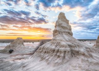 Explore spectacular outback landscapes at Mungo National Park
