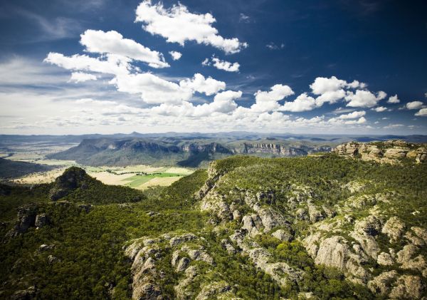Capertee Valley, near Kandos Sweeping scenic view of the Capertee Valley, near Kandos, NSW